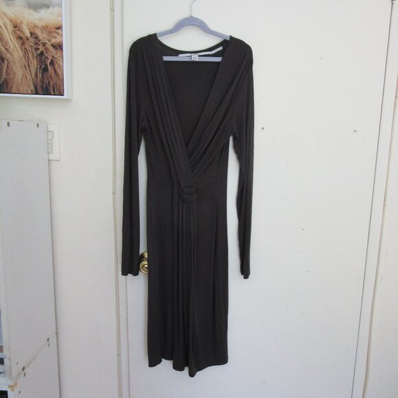 Island Trotters Long Sleeve Dress - Oliver Green - Stretch - Drapey Viscose - Picture 1 of 10